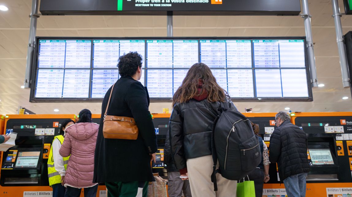 Rodalies comença a recuperar la normalitat després d'un matí caòtic per una avaria