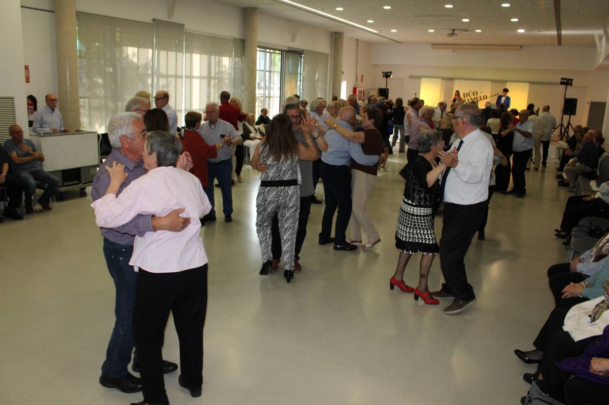 Mans Unides de Solsona celebra una gran tarda de ball solidari