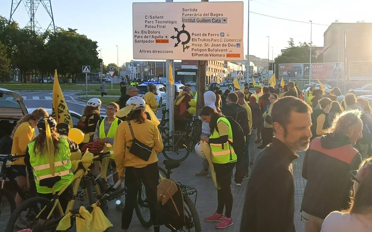 Els mestres del Bages col·lapsen la C-55 en la vaga educativa camí de Barcelona