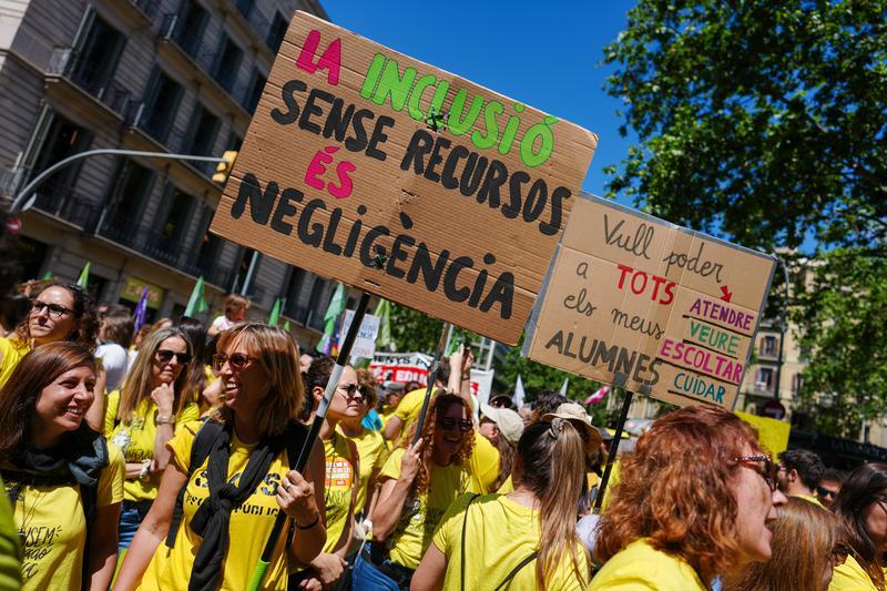 La manifestació unitària arriba a la plaça de Sant Jaume