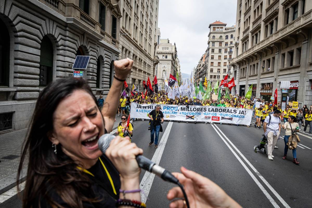 Imatge de la manifestació educativa d'aquest dimarts que ha omplert el centre de Barcelona - Hugo Fernández