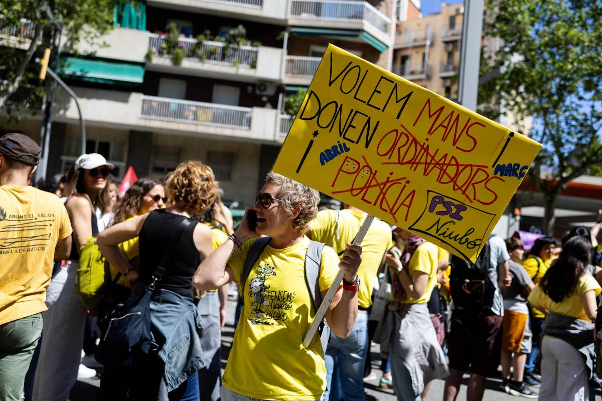 Imatge de la manifestació educativa d'aquest dimarts que ha omplert el centre de Barcelona - Hugo Fernández