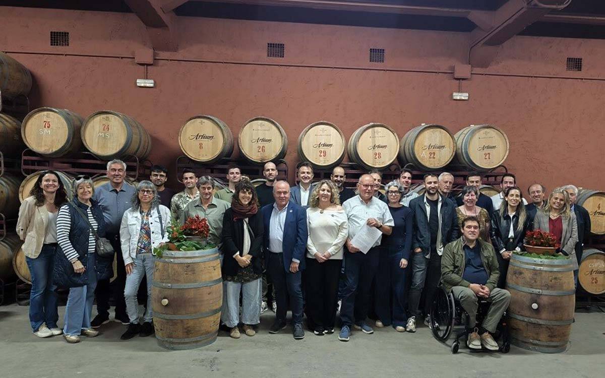 Deu cooperatives del Bages signen un conveni per reforçar el cooperativisme agrari
