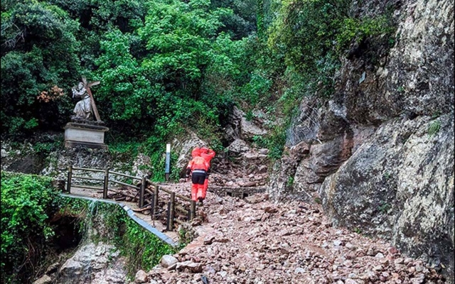 Tanquen el camí de la Santa Cova de Montserrat pels desperfectes dels aiguats