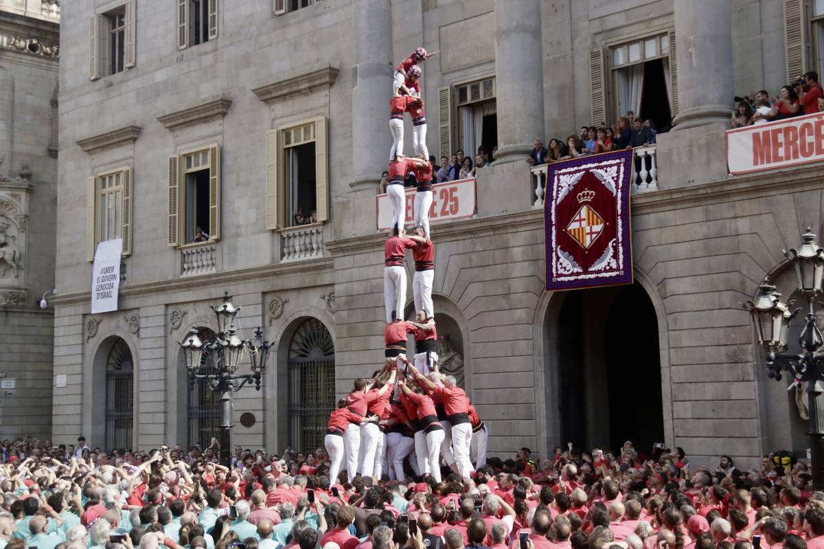 Els Castellers de Barcelona, a punt de fer el rècord del castell a més altitud