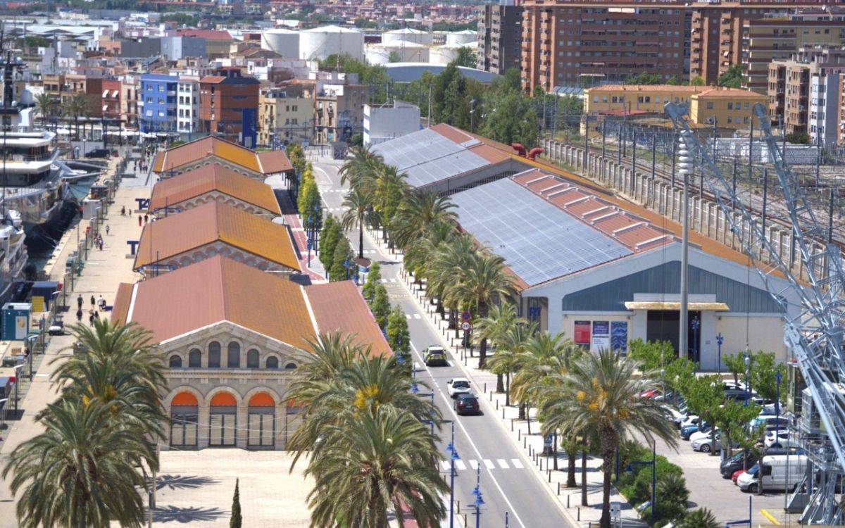 El Port de Tarragona instal·larà més de 700 panells solars a les cobertes dels tinglados del Moll de Costa