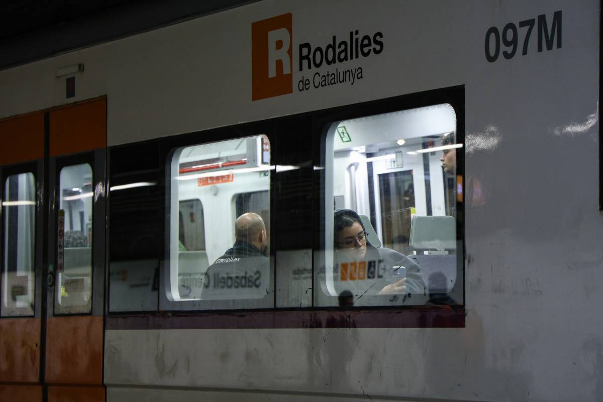 Retards de mitja hora a Rodalies per una incidència a l'entrada de Girona