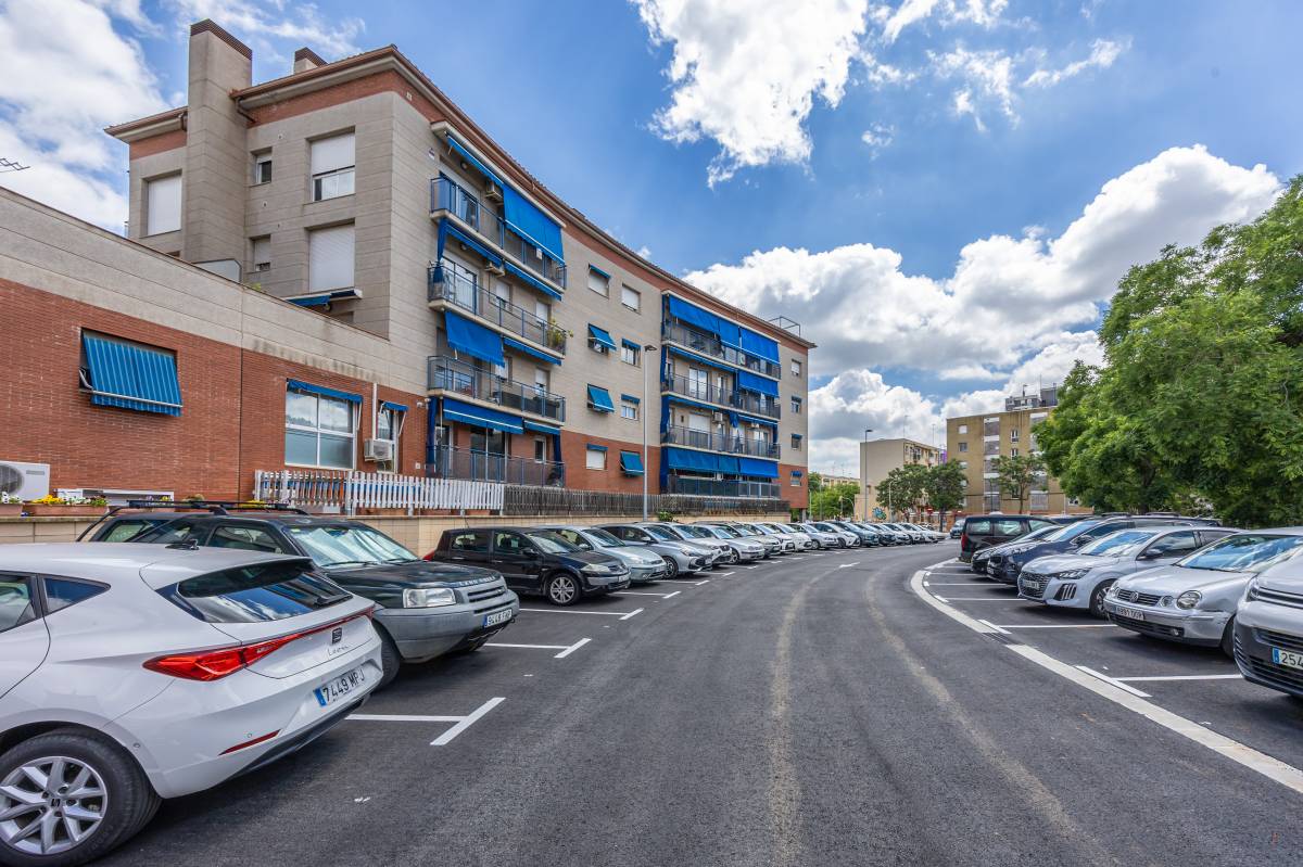 Aparcament del carrer d`Agustina d`Aragó - Juanma Peláez Aparcament del carrer d`Agustina d`Aragó