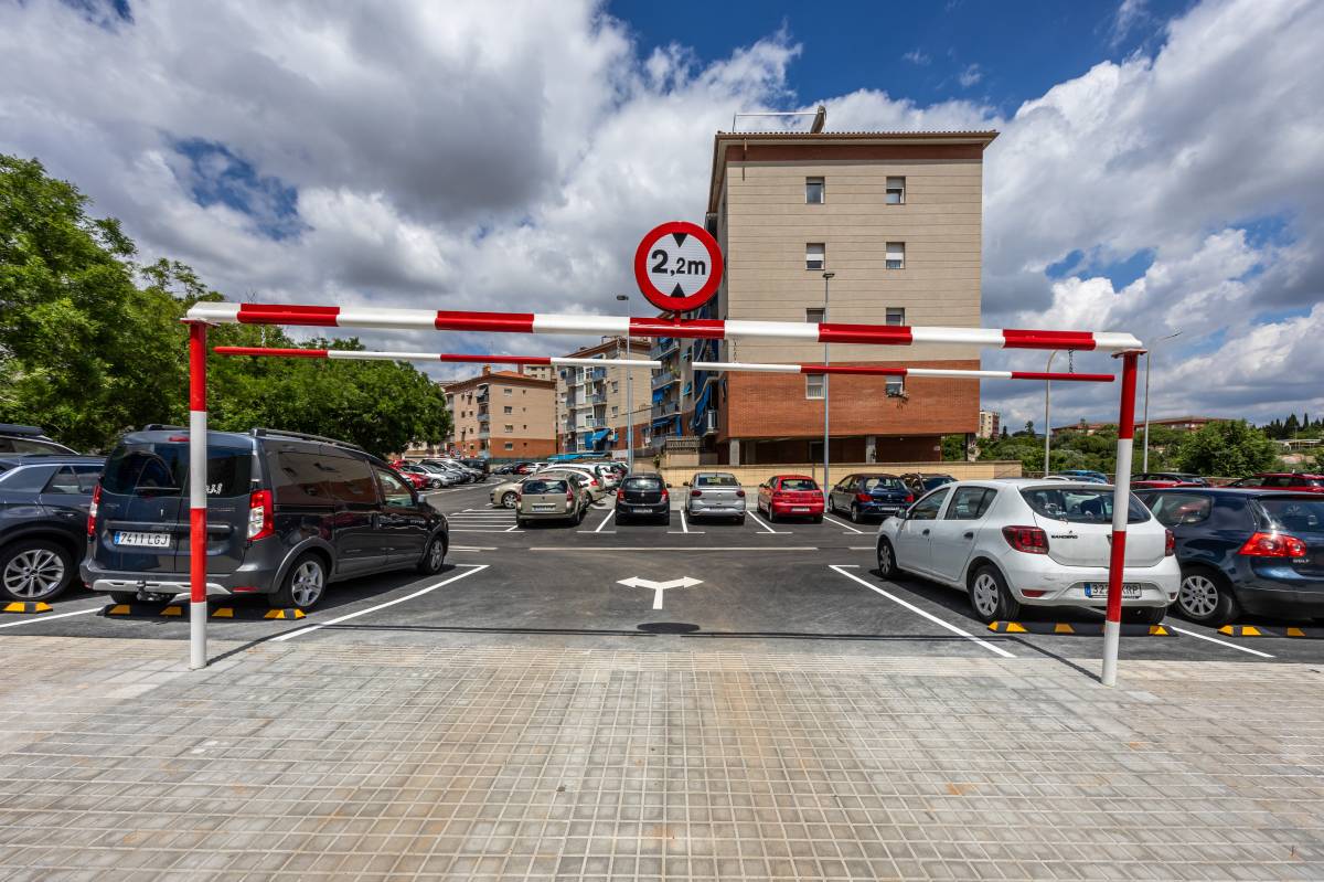 Aparcament del carrer d`Agustina d`Aragó - Juanma Peláez Aparcament del carrer d`Agustina d`Aragó