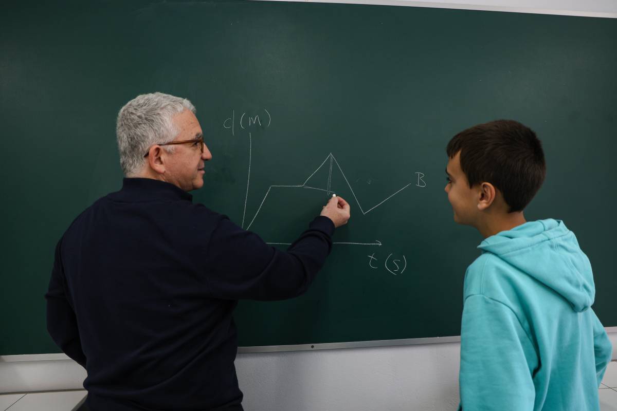 L`Ot fent operacions amb el seu professor de matemàtiques - Víctor Castillo L`Ot fent operacions amb el seu professor de matemàtiques