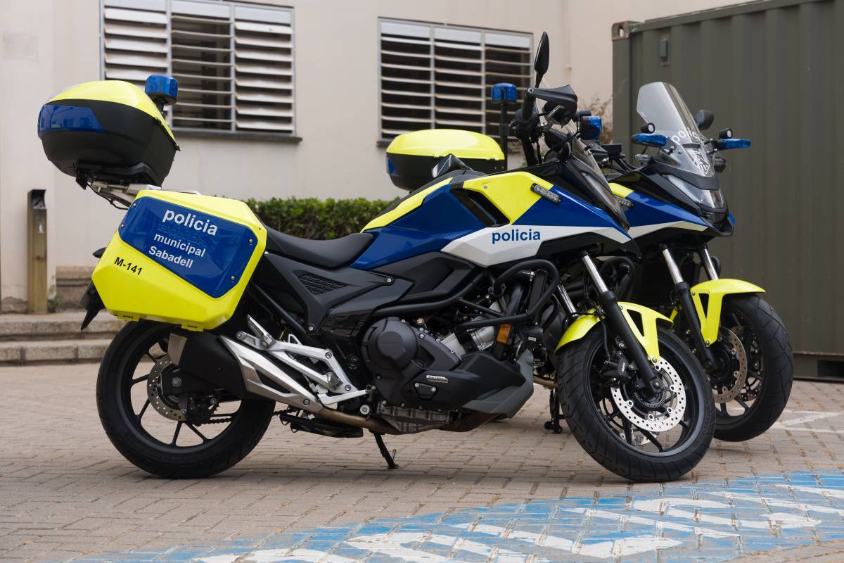 La Policia Municipal de Sabadell presenta noves motos - David Chao La Policia Municipal de Sabadell presenta noves motos