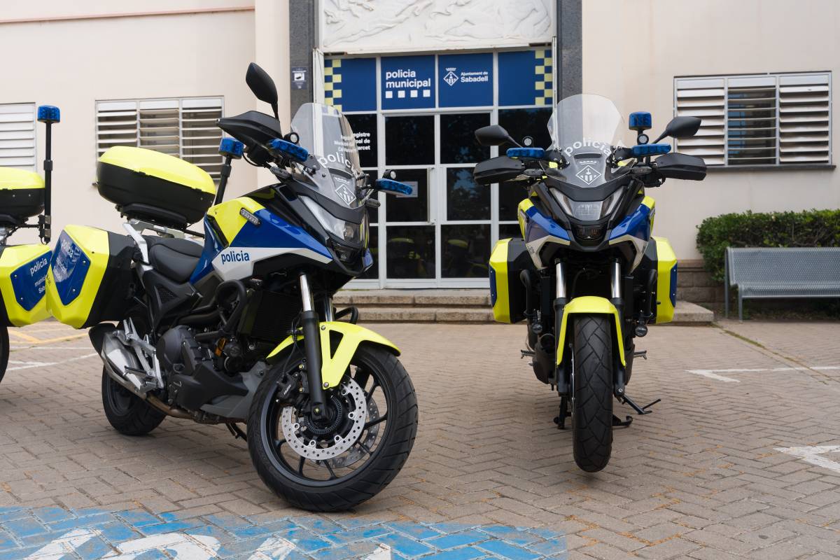 La Policia Municipal de Sabadell presenta noves motos - David Chao La Policia Municipal de Sabadell presenta noves motos