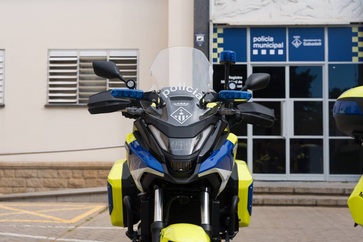 La Policia Municipal de Sabadell presenta noves motos - David Chao La Policia Municipal de Sabadell presenta noves motos