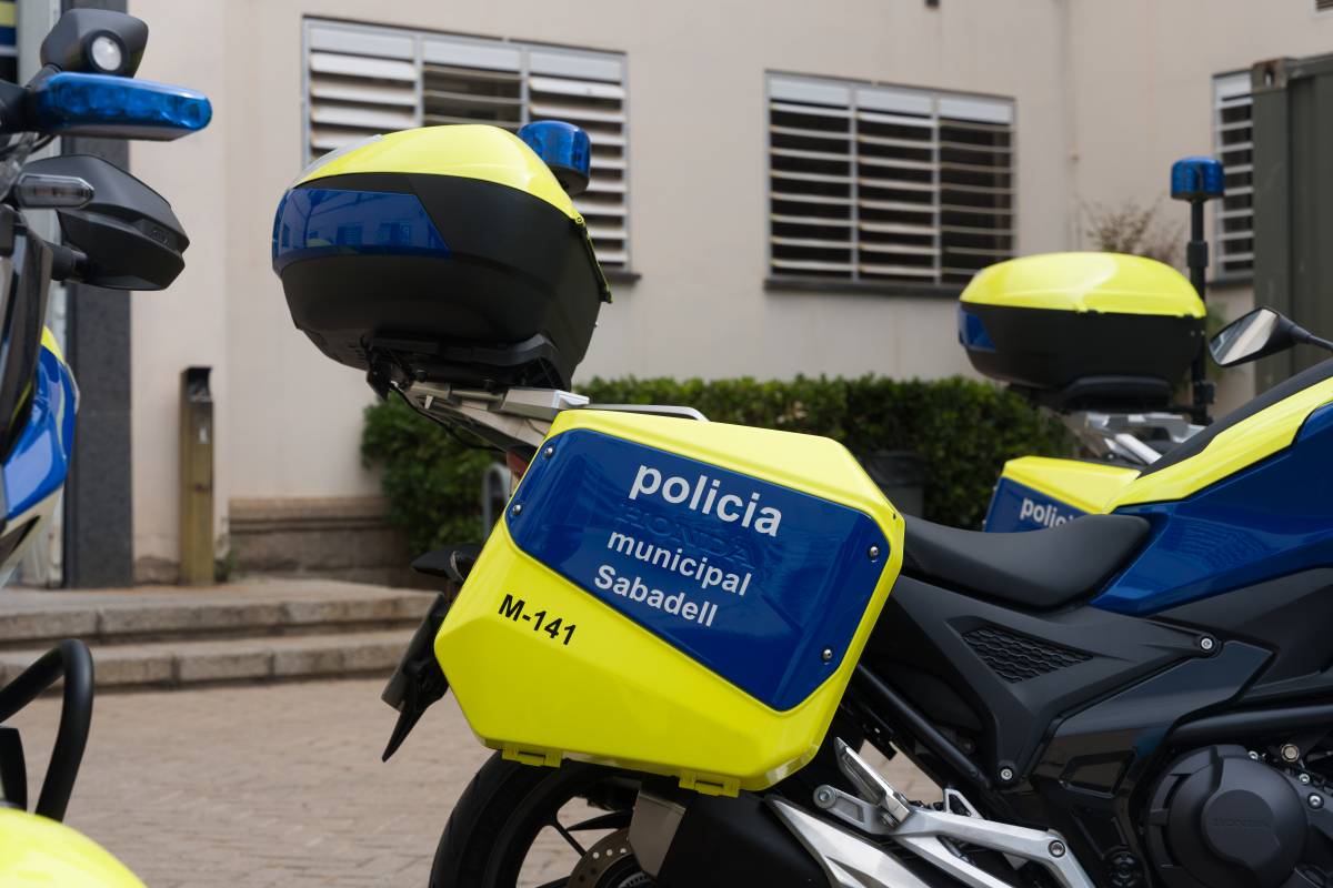 La Policia Municipal de Sabadell presenta noves motos - David Chao La Policia Municipal de Sabadell presenta noves motos