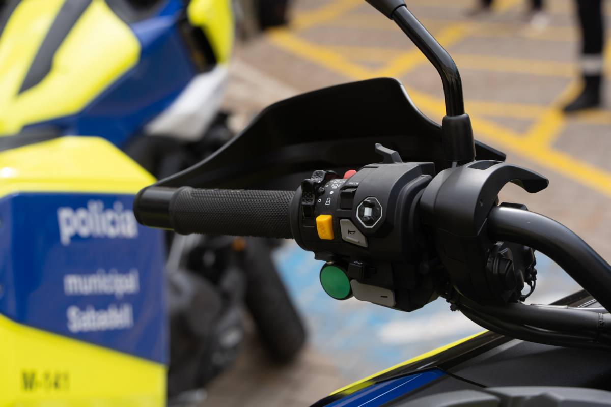 La Policia Municipal de Sabadell presenta noves motos - David Chao La Policia Municipal de Sabadell presenta noves motos