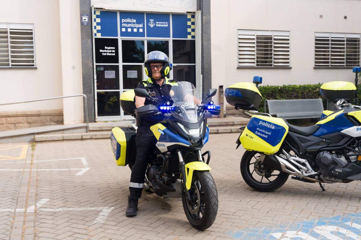 La Policia Municipal de Sabadell presenta noves motos - David Chao La Policia Municipal de Sabadell presenta noves motos
