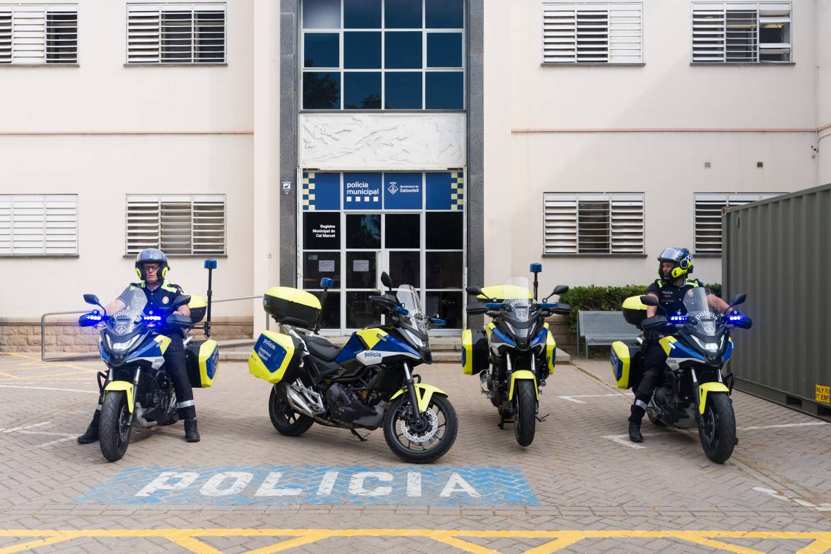 La Policia Municipal de Sabadell presenta noves motos - David Chao La Policia Municipal de Sabadell presenta noves motos