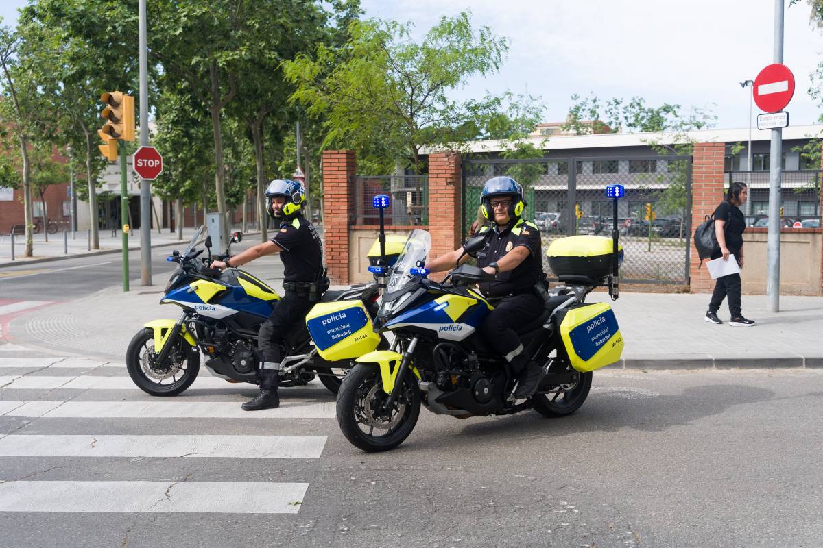 La Policia Municipal de Sabadell presenta noves motos - David Chao La Policia Municipal de Sabadell presenta noves motos