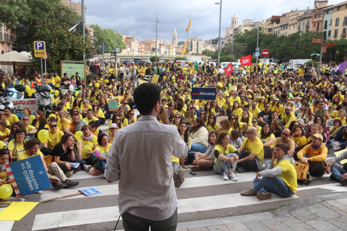 Manifestació a Girona per exigir més recursos a les aules i reduir la burocràcia