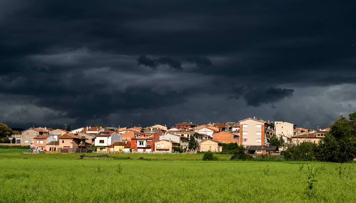 El temps de divendres: nou comarques en avisos per pluja i set per vent