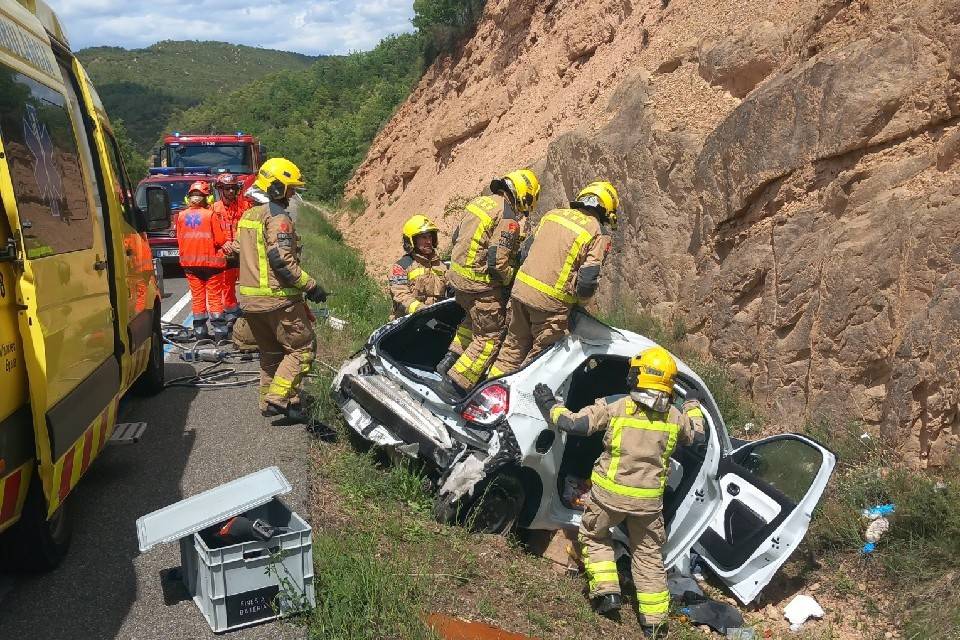 Un home ferit greu en una sortida de via a la C-14 a Pinell de Solsonès