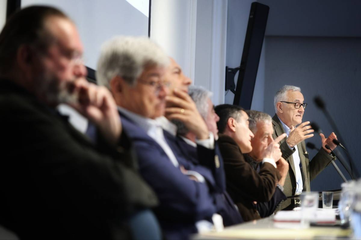 Els economistes autors de l'informe Fènix durant la presentació de l'estudi - Hugo Fernández Alcaraz