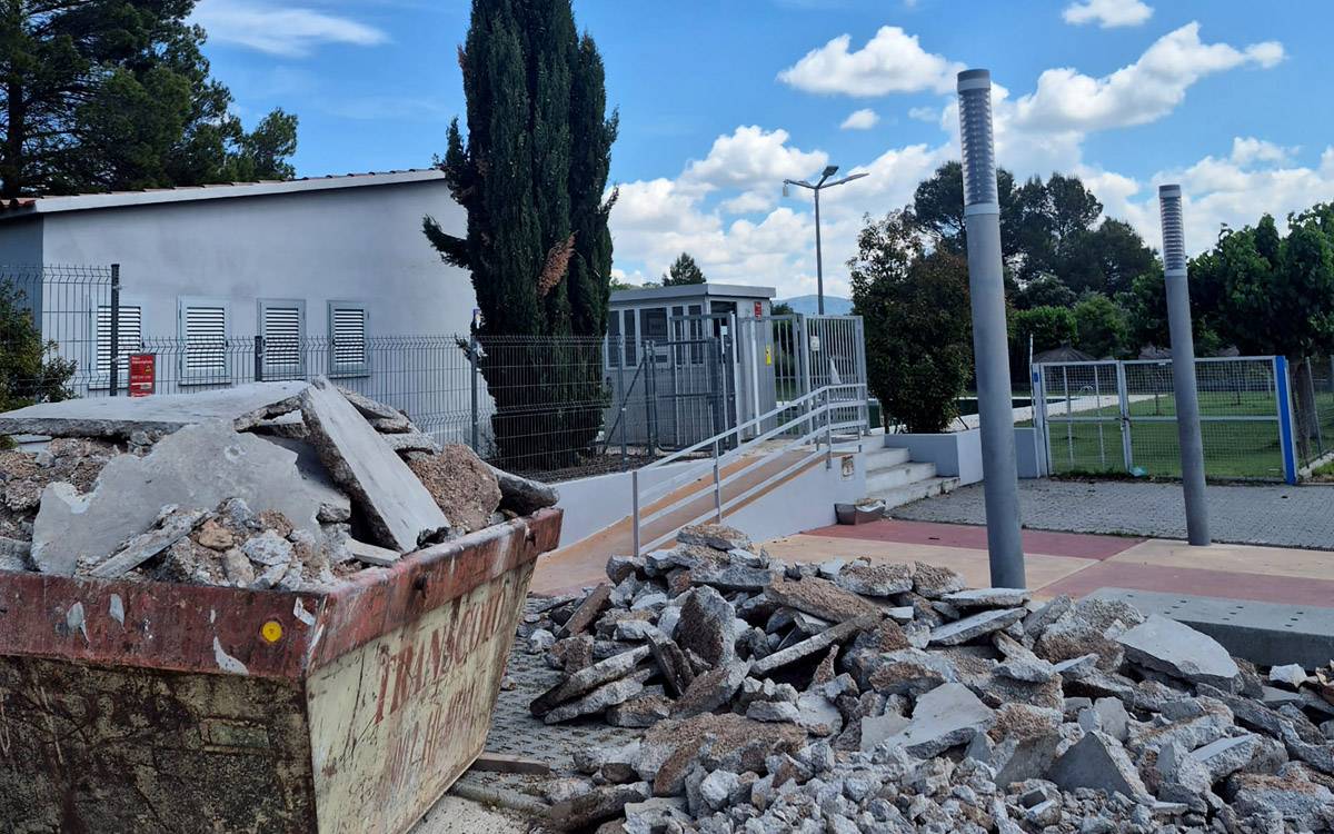 Castellbell i el Vilar renova el bar i la terrassa de les piscines abans de l'estiu