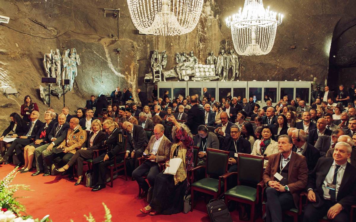 Cardona reforça la projecció internacional de la Muntanya de Sal en un congrés a Polònia