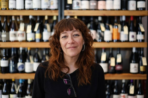 Núria Castells: unes mans que emulsionen literatura, vi i gastronomia