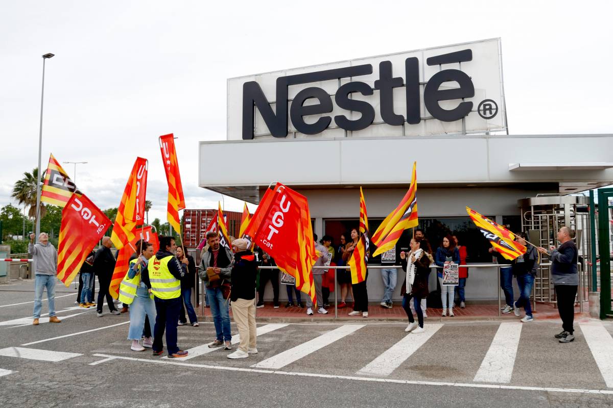 Treballadors de Nestlé de Reus i Girona es concentren en contra de l'ERO