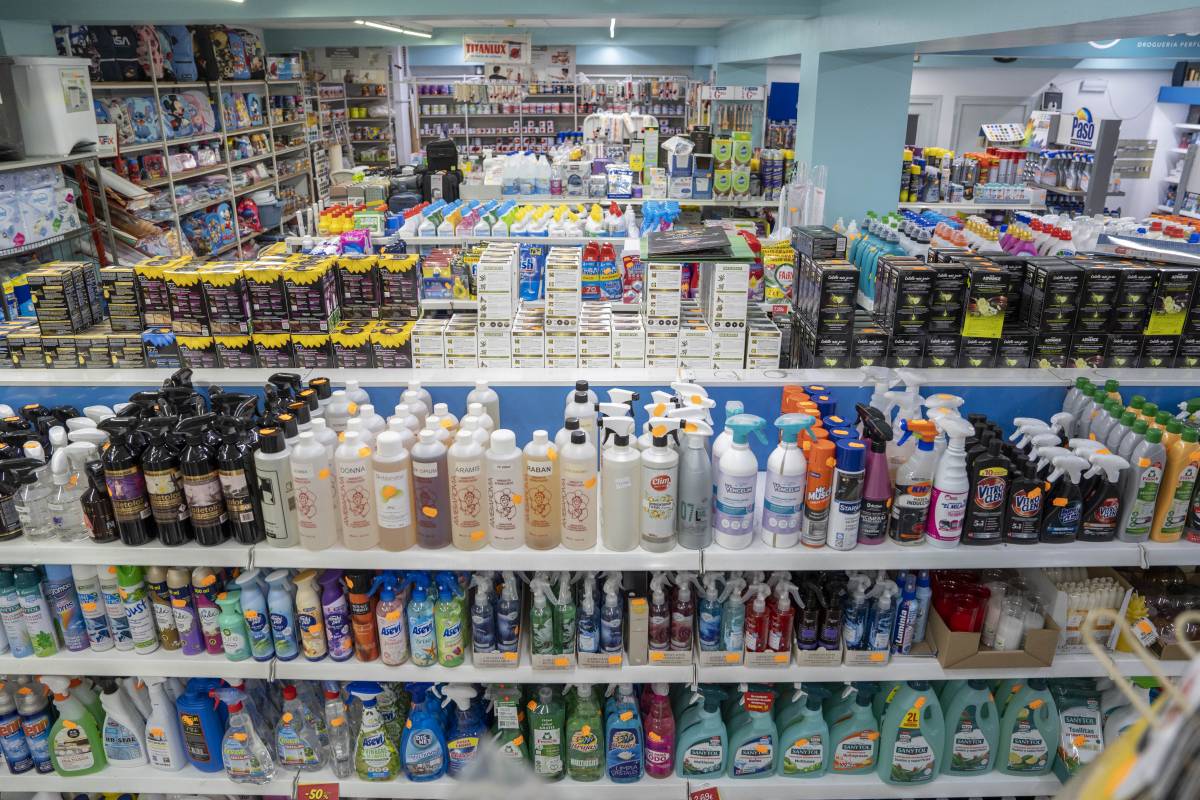 A la botiga podem encontrar una oferta de productes molt variada - ALBERTO TALLÓN