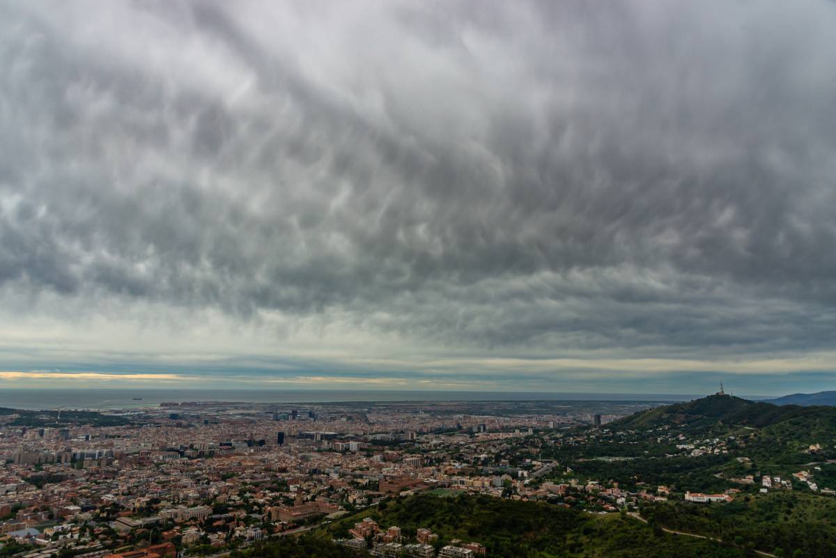 El temps del cap de setmana: núvols i ruixats, però matins amb cel assolellat