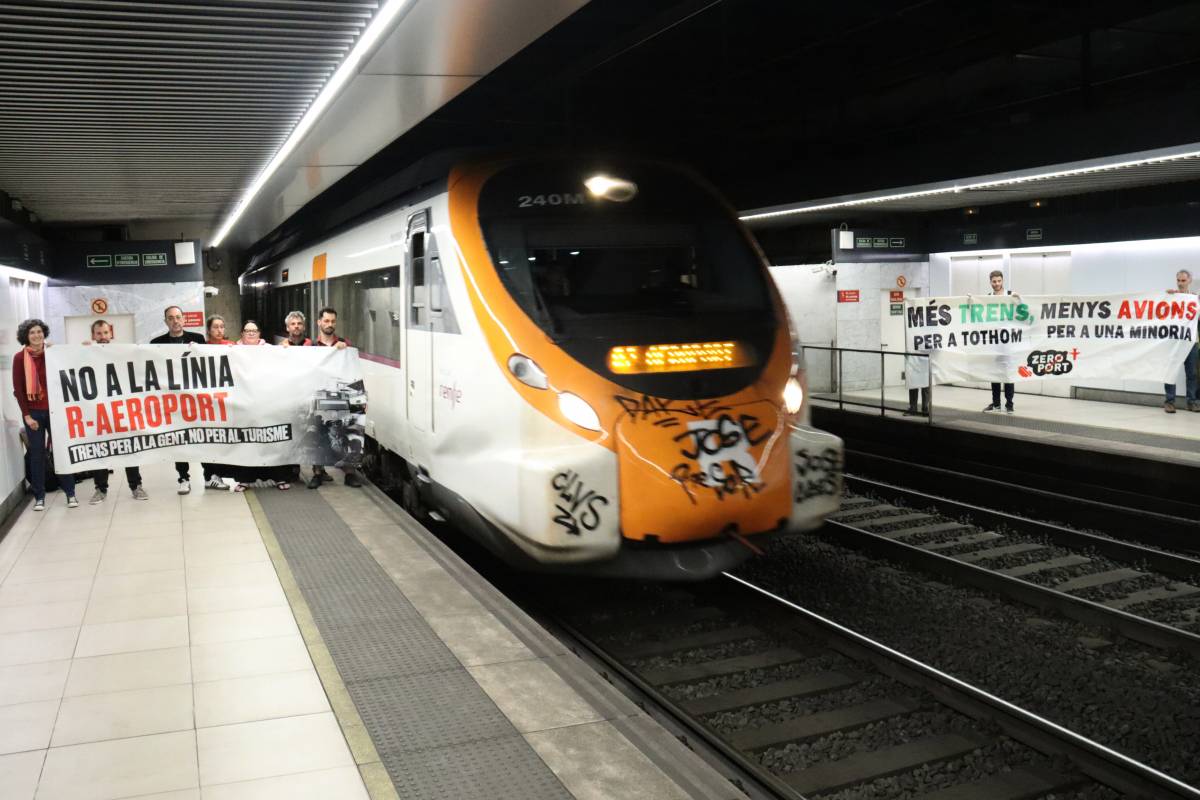 Protesta contra l`R-Aeroport a l`estació Passeig de Gràcia