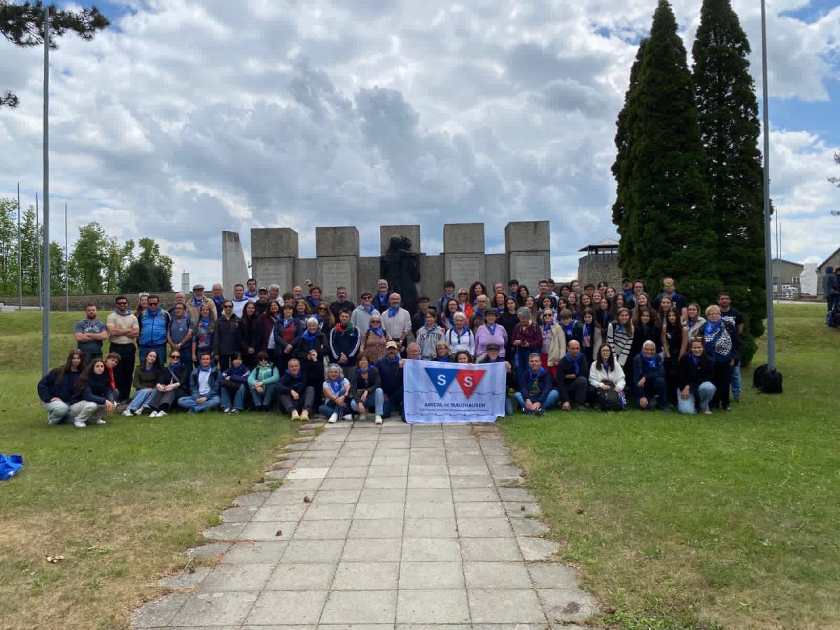 Una fotografia de grup amb familiars de l’Amical de Mauthausen - 