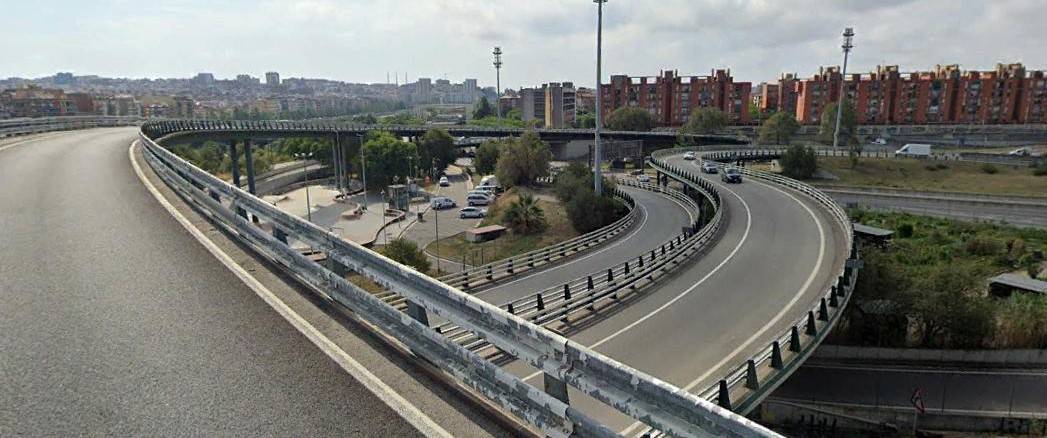 Mor un motorista de 26 anys en un xoc amb un camió al nus de la Trinitat