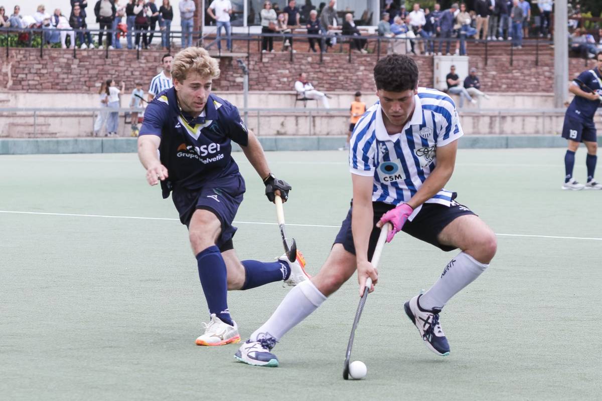 Àlex Broto, pressionat per un rival - Lluís Clotet