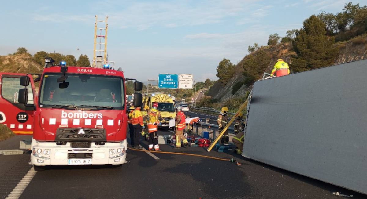 Tallada l'A-2 a Òdena en sentit Barcelona per un camió bolcat