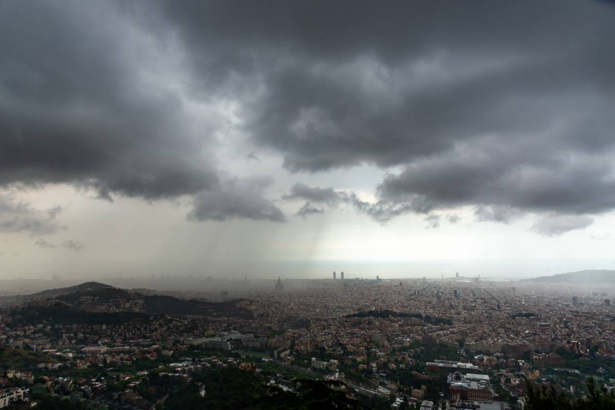 El Meteocat amplia els avisos de perill per tempestes a 15 comarques