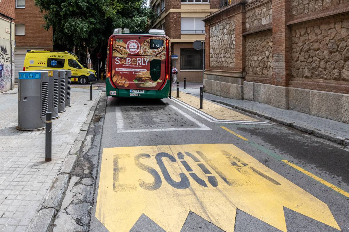 Accident de trànsit a Sabadell, amb un autobús de TUS implicat - Juanma Peláez Accident de trànsit a Sabadell, amb un autobús de TUS implicat