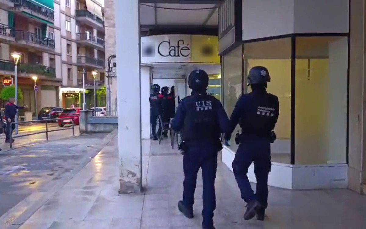 Tramiten quinze denúncies durant un dispositiu policial contra la multireincidència en un local de Valls