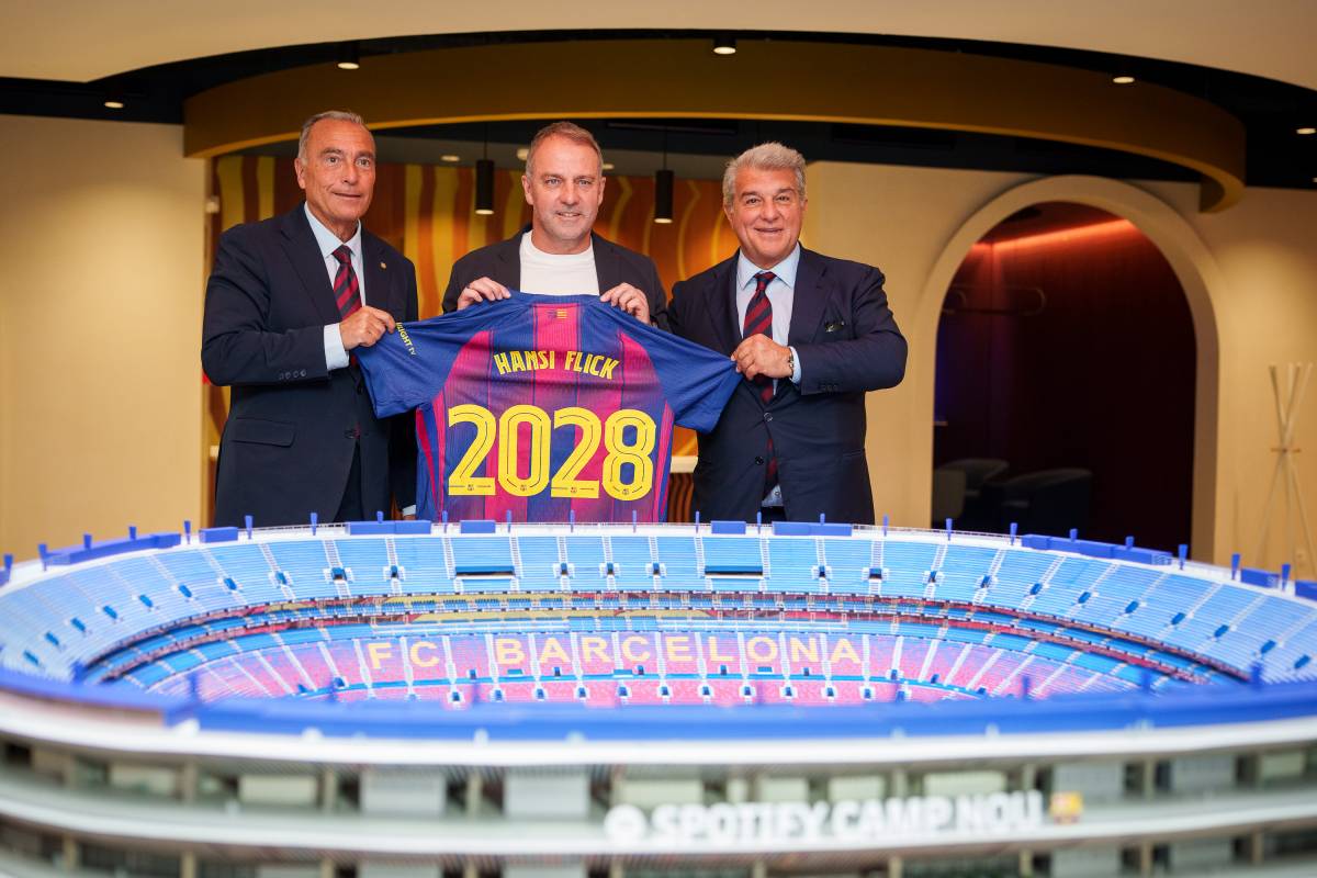 Hansi Flick renova dues temporades més amb el Barça