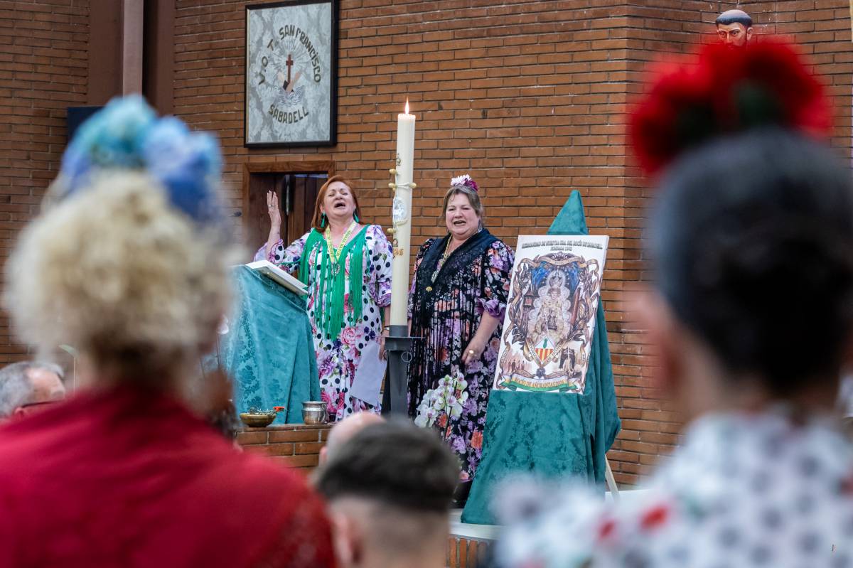 Ángeles Moráguez, 'Hermana Mayor', i María del Mar Mayorquín, Alcaldessa de Carretas (Hermandad del Rocío de Sabadell) - JUANMA PELÁEZ