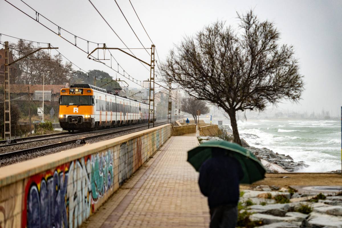 «El mar es menjarà l'R1»: l'avís d'un expert en infraestructures sobre el futur de Rodalies