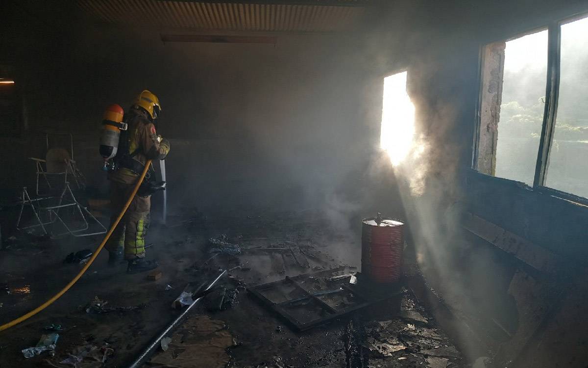 Un incendi en una nau abandonada de Monistrol de Calders mobilitza cinc dotacions dels Bombers