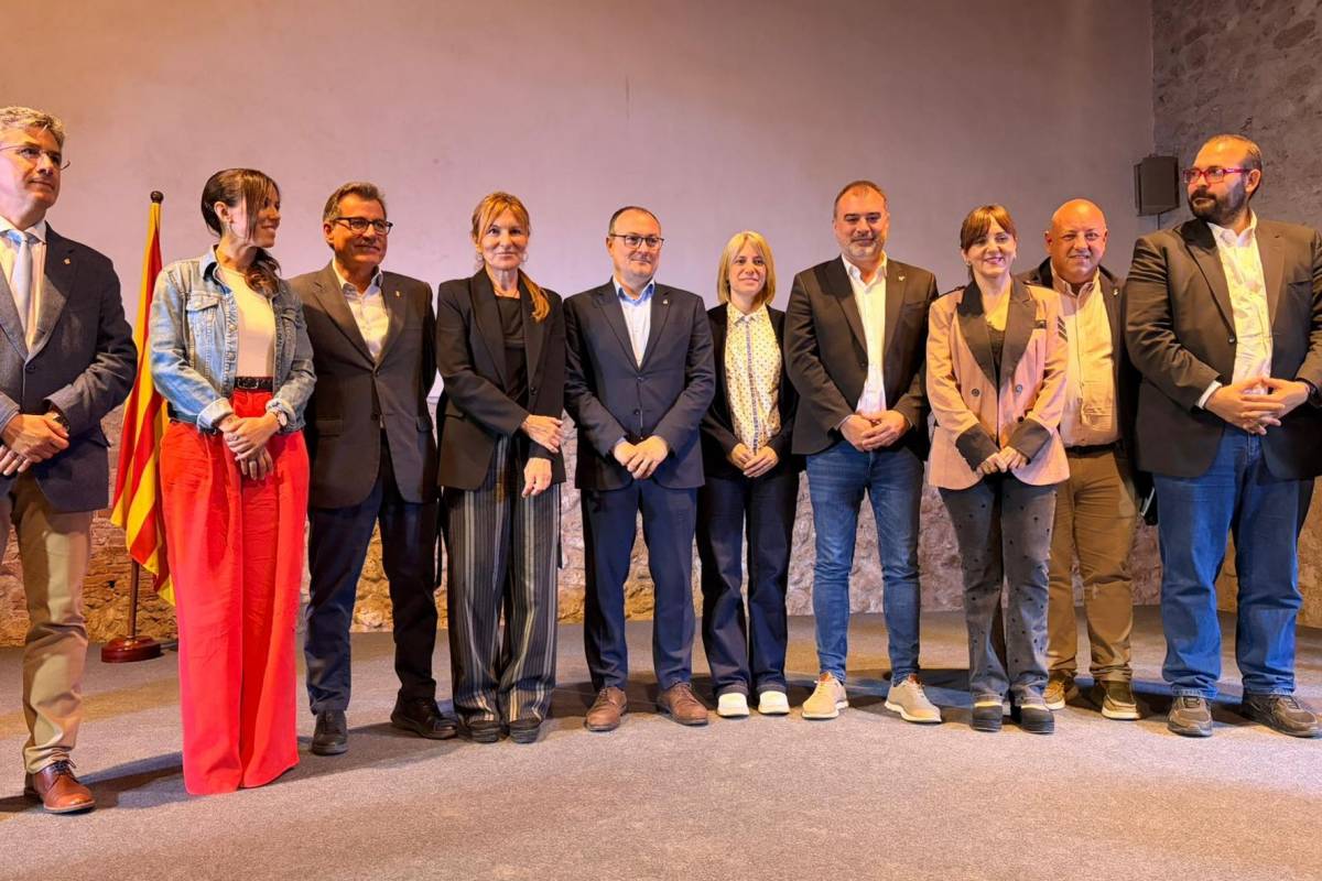 Jordi Ballart, acompanyat d’altres alcaldes i alcaldesses de l’associació de municipis de l’ARC metropolità, en l'acte - 