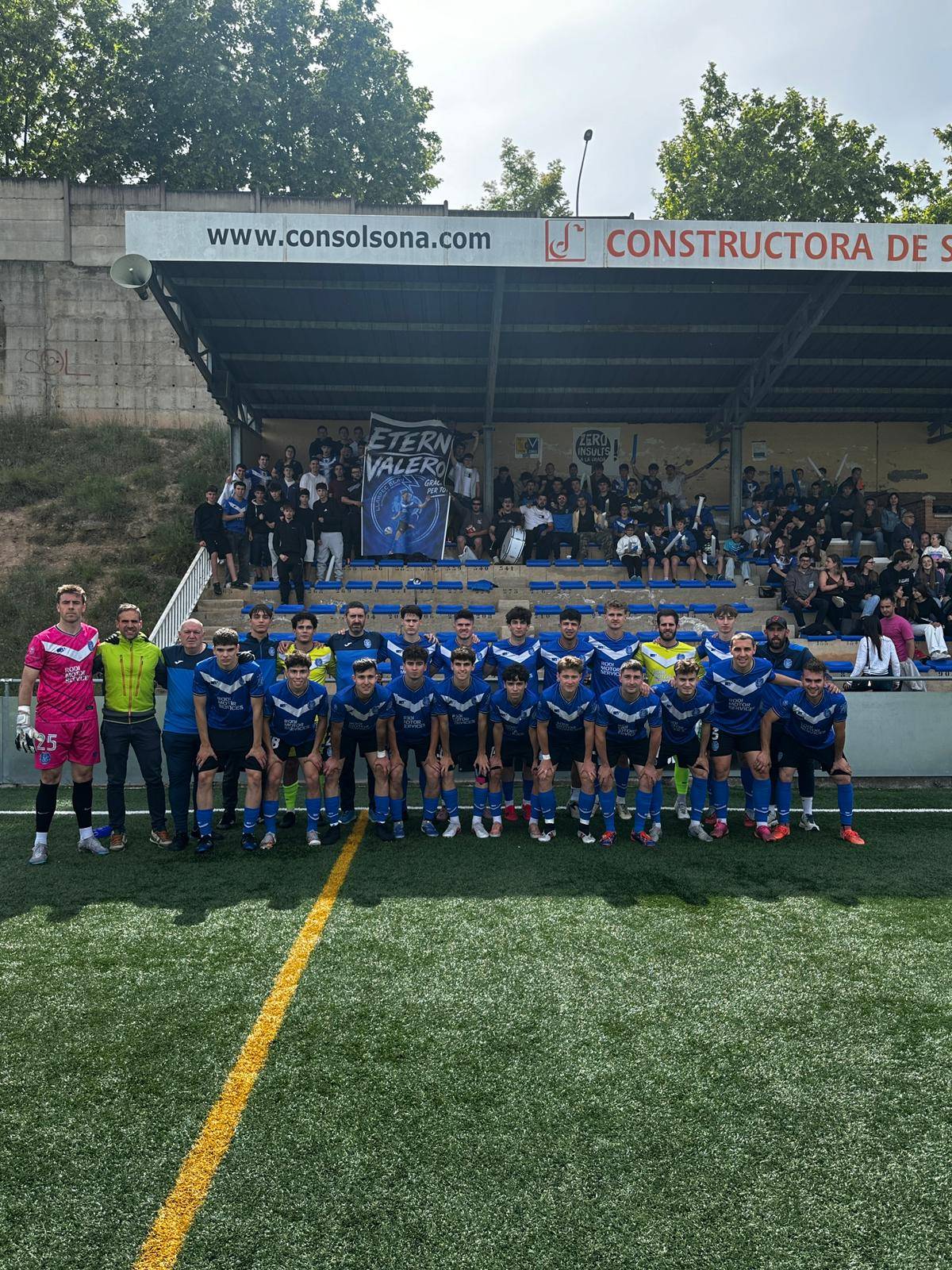 Abans de començar el partit, amb l'animació del Llampec Blau - Francesc Pujol 