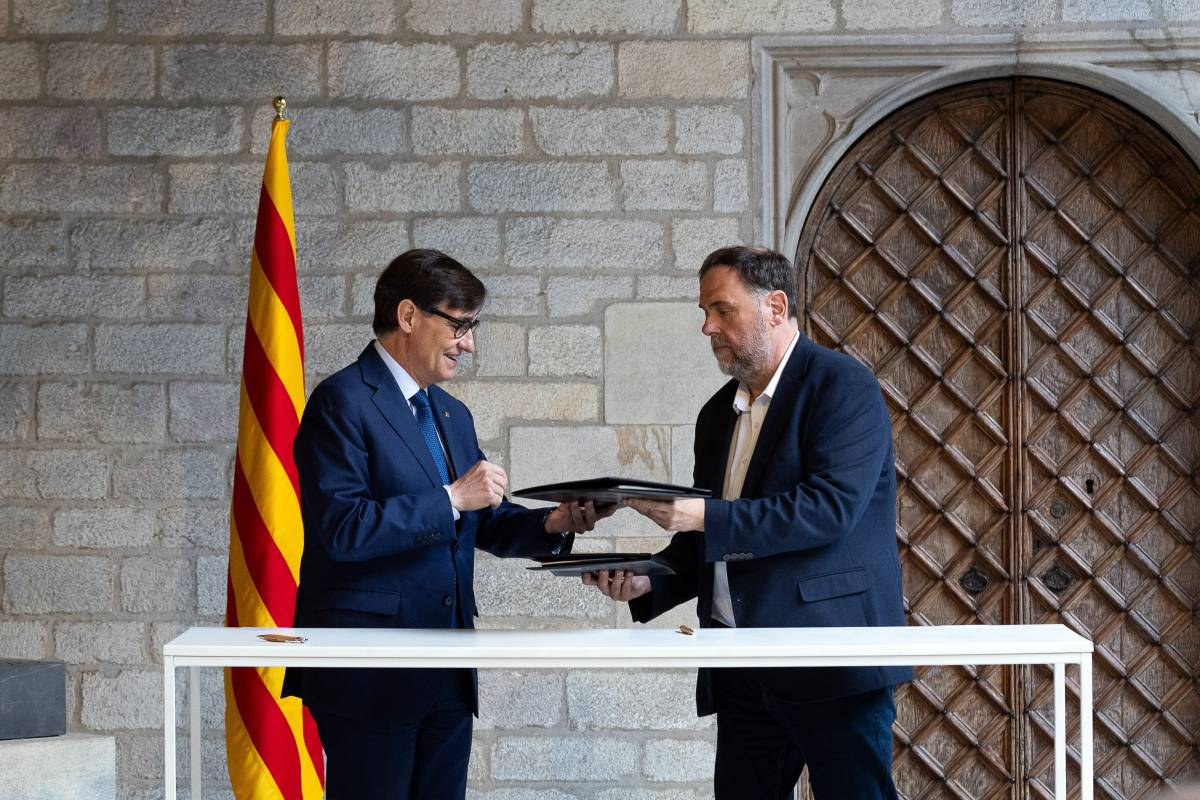 Salvador Illa i Oriol Junqueras han signat aquest dimarts l`acord de pressupostos - Hugo Fernández Salvador Illa i Oriol Junqueras han signat aquest dimarts l`acord de pressupostos