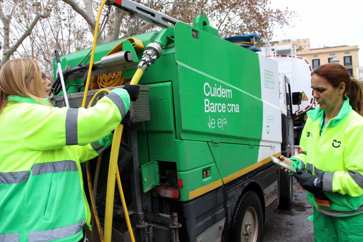 Barcelona prohibirà al personal municipal treballar sol al carrer durant les onades de calor extremes
