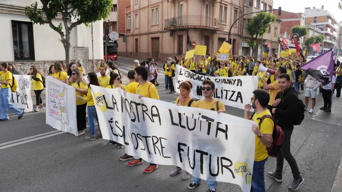 Pancartes de defensa de l'educació pública durant la marxa - Nebridi Aróztegui