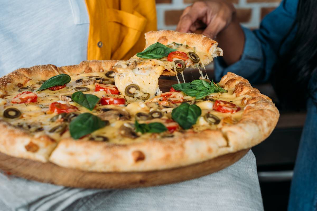 La millor recepta per fer pizzes casolanes i evitar que se't cremin, segons un xef